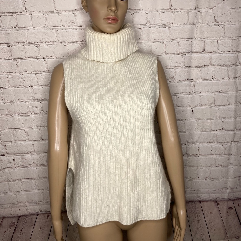 Uniqlo woman’s  sweater size medium